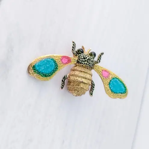 Vintage Brooch / Vintage Pin Gold Tone Bee with Colorful Accents