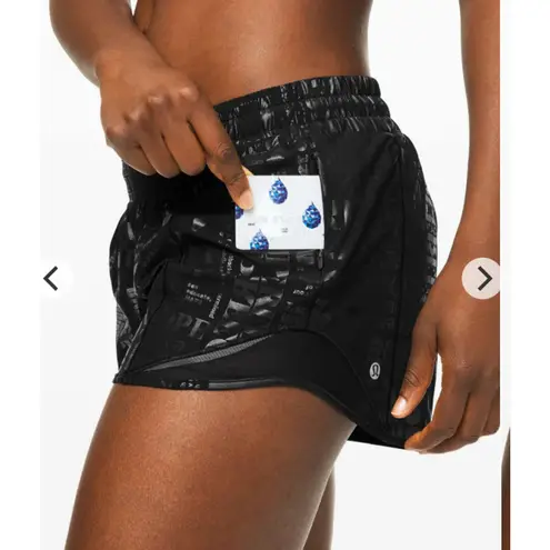 Lululemon Hotty Hot Short II *Tall 4" Manifesto
20YR Manifesto foil black/Black Black
