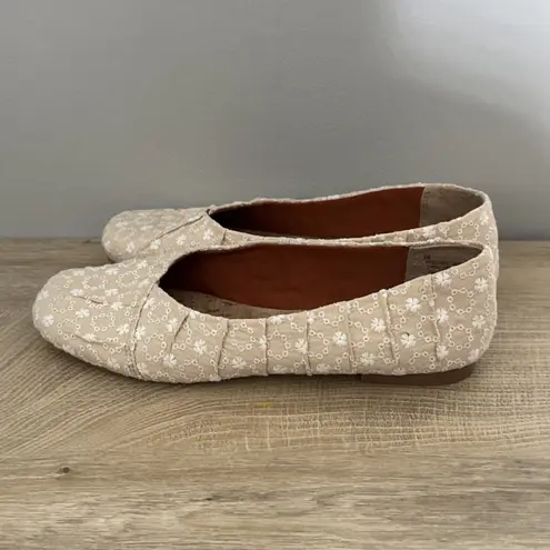 Korks Shoes Womens 6M Cream White Floral Palmer Ballet Flat Cottagecore Neutral Size 6