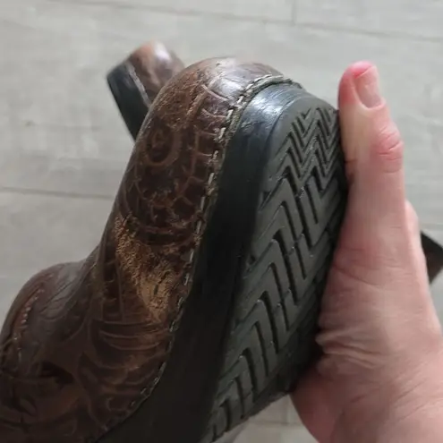 Dansko Tooled Brown Leather Clogs Size 40 EU – Nurse Doctor Comfort Shoes