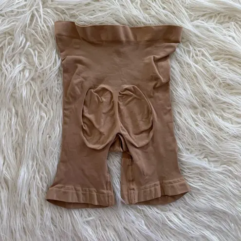 SKIMS Seamless Sculpt Mid Thigh Short Ochre Size Medium