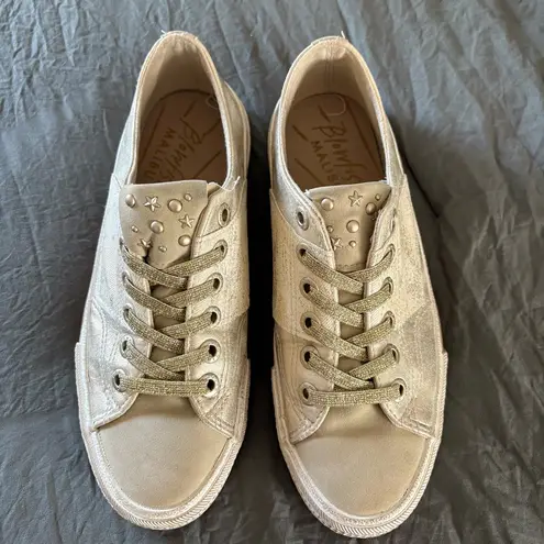 Blowfish Walk On Slip On Sneaker in Soft Gold. Size 8. Gold