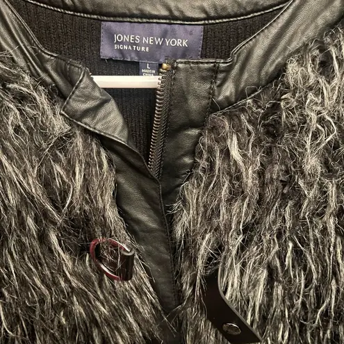 Jones New York  Signature Women's Black Faux Fur Zip Up & Snap Strap Vest Siz L