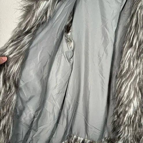 Signature Studio  Mob Wife Grey Faux Fur Vest Size Med