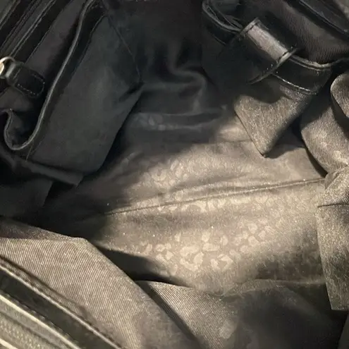 Perlina large black leather handbag 3 inside 1 outside zip pockets EUC