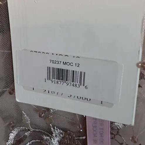 Mac Duggal
Beige Embellished High Neck Illusion Long Sleeve Midi Dress Size 12