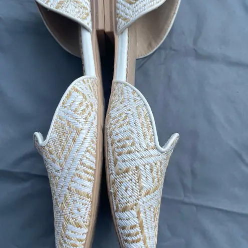 Isaac Mizrahi Tan and White Flats with Geometric Design