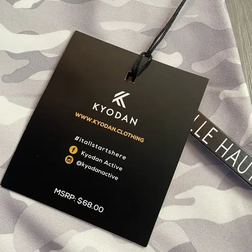 Kyodan NWT  Light Grey Camo High Waist Leggings size S