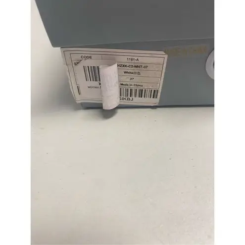 C.PARAVANO Women’s Low Block Heel White Pumps Size EU 37 US 6.5 New With Box