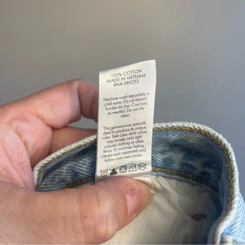 PacSun Trendy  Dad Jeans in a classic light wash Size 27