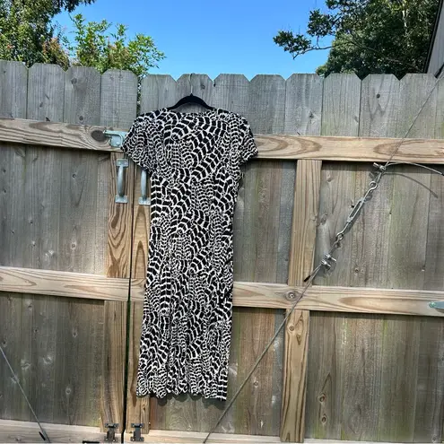 Connected Apparel Black & White dress size 8 contemporary webbing summer spring