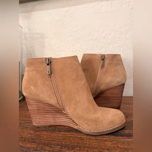 Lucky Brand  Tan Suede Yakeena Ankle Bootie Size 8.5 Like new condition so clean