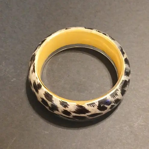 Womens leopard print plastic bracelet Black
