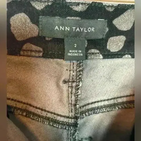 Ann Taylor  Women's Five Pocket Kick Crop Pants‎ Black Print Design Size 2