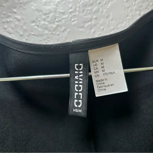 H&M  Black Vest and Light Blue Cropped Pants‎ career office work outfit classic