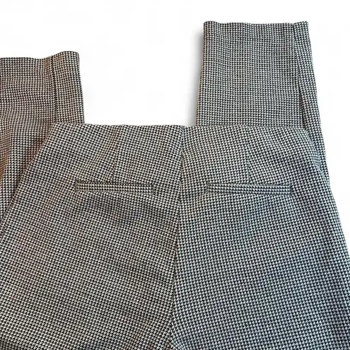 Crosby Dress Pants – Size Small
Classic black & white houndstooth 🖤🤍