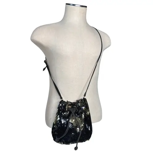 Retro style Sequin bucket bag in black and gold with pull closing inside lined