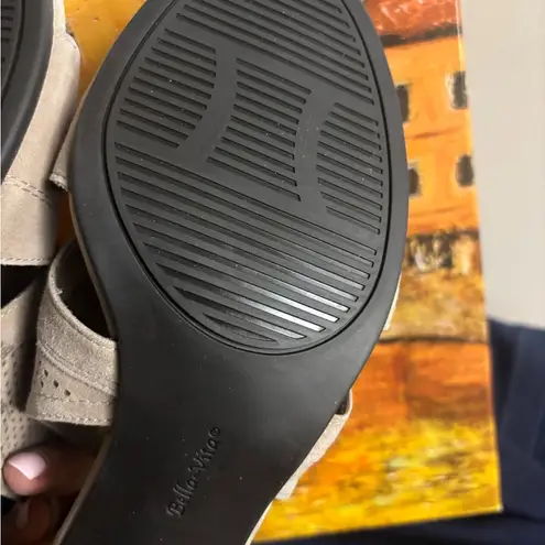 Bella Vita Women's Illiana Block Heeled Sandals 9.5 w