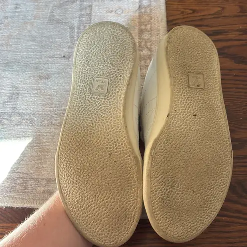 VEJA  Women’s White Campo Sneaker