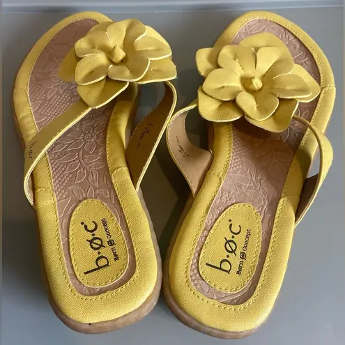 Born concept BOC  Women’s Yellow Sandal with Yellow Leather Flower Size 8 NWOT