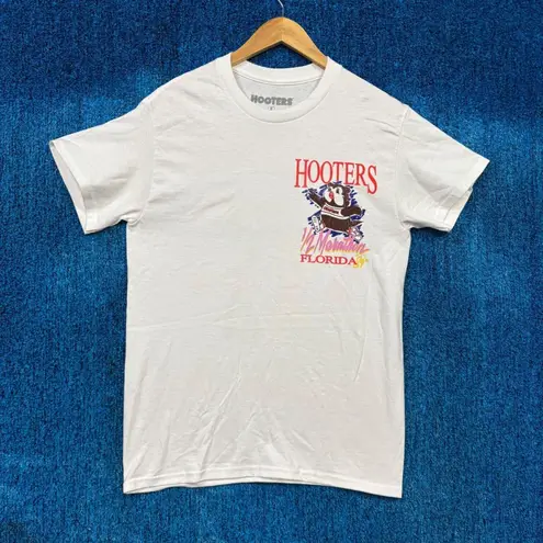Hooters “1/2 Marathon Florida Finisher” Graphic T-Shirt Size Small