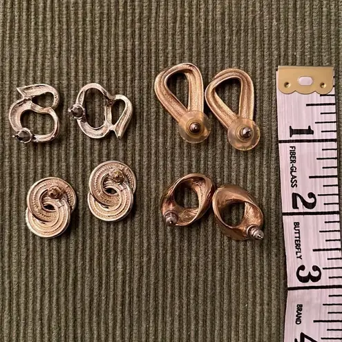 4āpair of gold coloredāearrings Swirly & sophisticatedāEVC