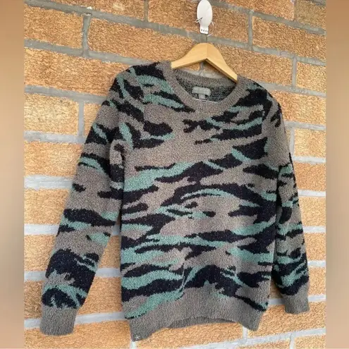 Barefoot Dreams cozychic seasode crew neck pullover green camo size small