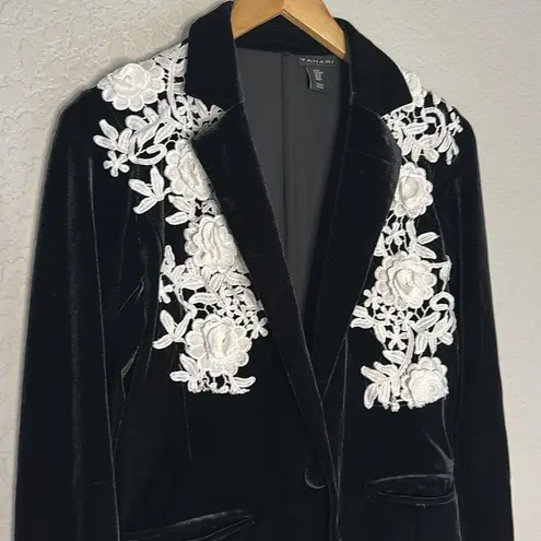 Tahari Black Velvet Blazer White Floral Appliqué 3D Pockets Glam Feminine Medium