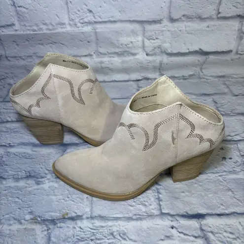 dolce vita Sola Western Bootie DV FOOTWEAR dune suede womens size 7.5