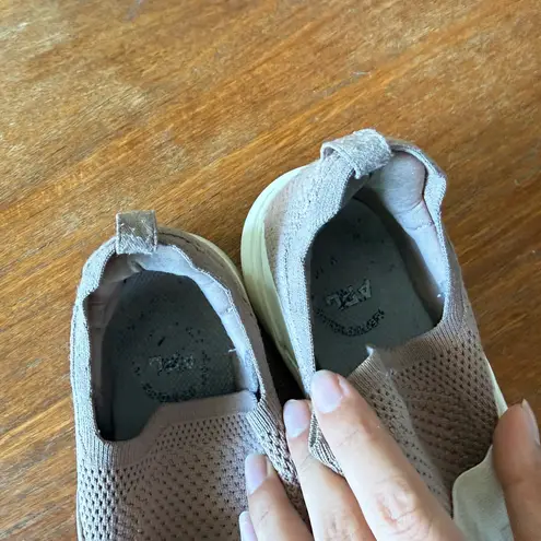 APL  slip on sneaker