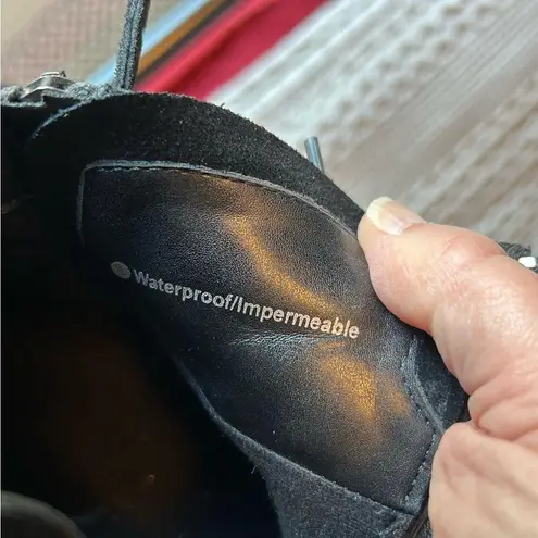 Blondo Waterproof Leather Sneakers. Size 8.