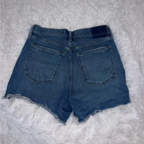 Abercrombie & Fitch  The 4” High Rise Mom Short size 10 / 30 Medium Wash Jean