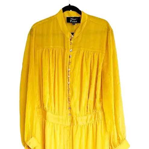 NWOT NINA PARKER Trendy Plus Size Button