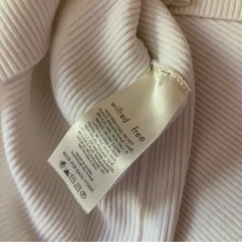 Aritzia Wilfred Free Cut