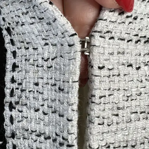 Tahari Size 6 Tweed Blazer Jacket White Black Fringe Stitch Detail V-Neck READ