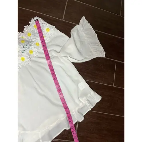 Judith March  oversized low shoulder daisy top sz small