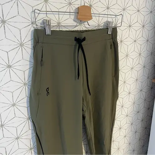 on cloud  Active Pant Green