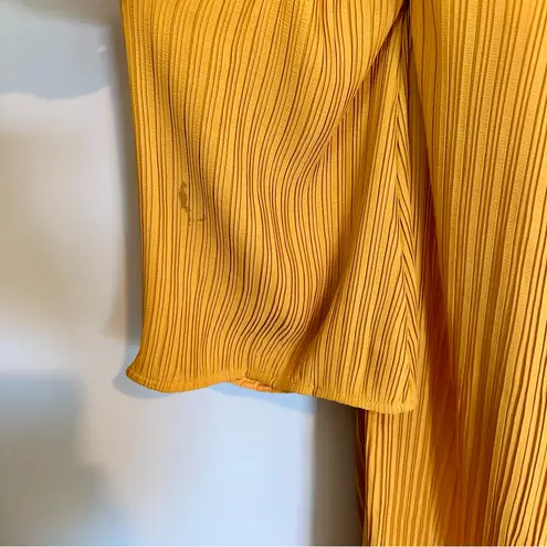 Elliatt NWT Marigold Mustard Off-Shoulder Long Sleeve Pleated Dress - Small