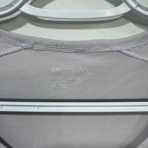 Arcteryx Womens Shirt XL Gray Athletic Performance Short Sleeve Scoop Polyester Green