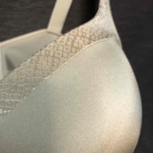 Vanity Fair Beige Bra Adjustable Straps Padded Cups Underwire 40DD