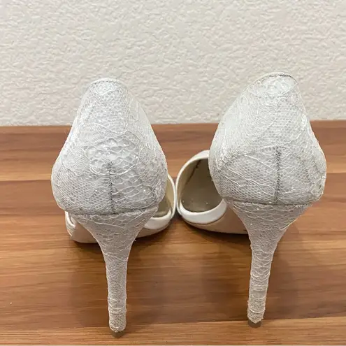Badgley Mischka “Lola” d’Orsay Pumps White/Silver Lace Wedding Heels Size 8