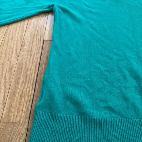 basic editions Women's V Neck Sweater M NWOT