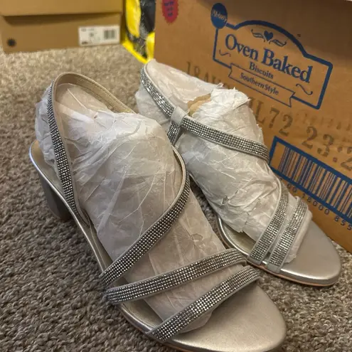 Naturalizer Elegant Silver Strappy Sandals 9