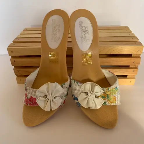 Vintage Tan/White Trendy Wood Mimic Heels Floral Sandals Tan Size 6