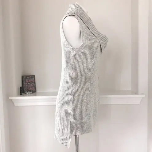 Zero Degrees Turtleneck Sleeveless Sweater Light Grey Size L, NWT $178.00 Size L