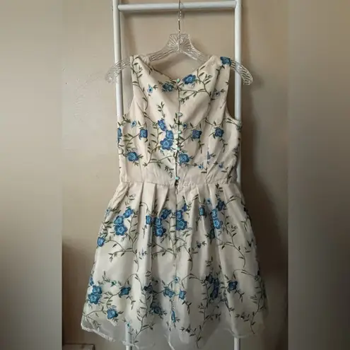 Chi Chi London Dress US Size 6- white w/ blue floral button back
