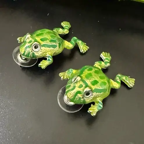 Unsigned Enameled Green Frog Earrings 9g.