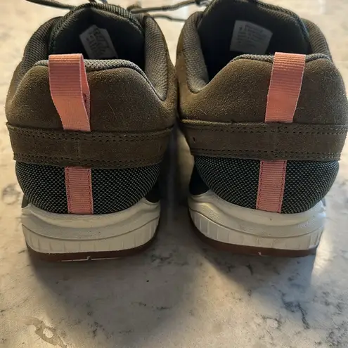 LL Bean Women's walking/hiking shoes
Excellent condition! Size 8.5 Pink