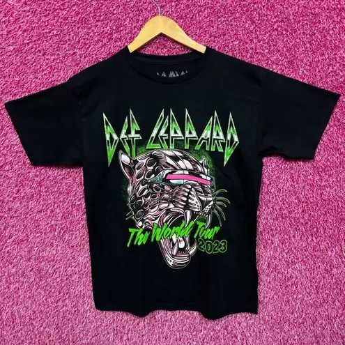 The Def Leppard The World Tour 2023 Cyber Beast Heavy Metal Tee Small