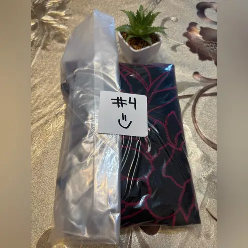 Marciano  Floral Off-Shoulder Top - Black and Pink SIZE S zipper 🩷🖤